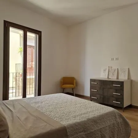 Modern Renovated Apt In Center Lejlighed *
