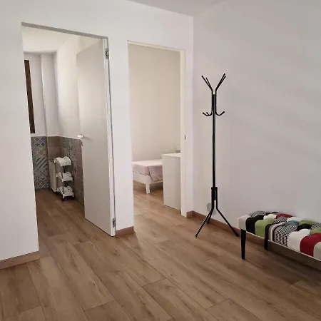 Modern Renovated Apt In Center Lejlighed *