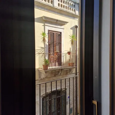 Modern Renovated Apt In Center Lejlighed